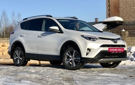 Toyota RAV4, 2018 год, 2 345 000 рублей, 2 фотография