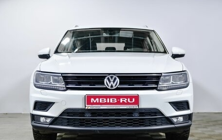 Volkswagen Tiguan II, 2018 год, 2 229 000 рублей, 2 фотография