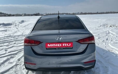 Hyundai Solaris II рестайлинг, 2017 год, 1 090 000 рублей, 5 фотография