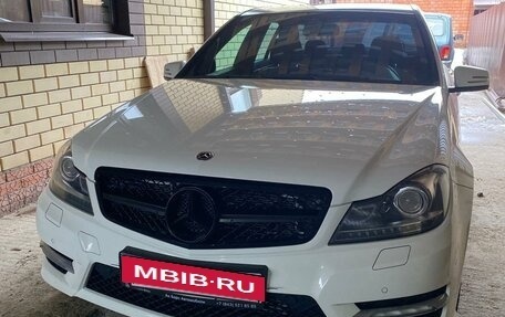 Mercedes-Benz C-Класс, 2011 год, 2 000 000 рублей, 2 фотография