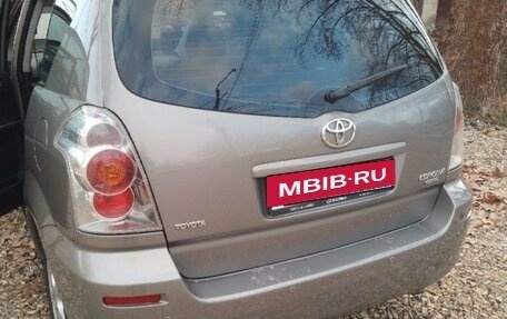 Toyota Corolla Verso I, 2004 год, 780 000 рублей, 2 фотография