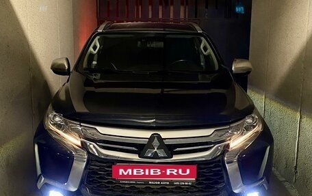 Mitsubishi Pajero Sport III рестайлинг, 2018 год, 2 900 000 рублей, 3 фотография