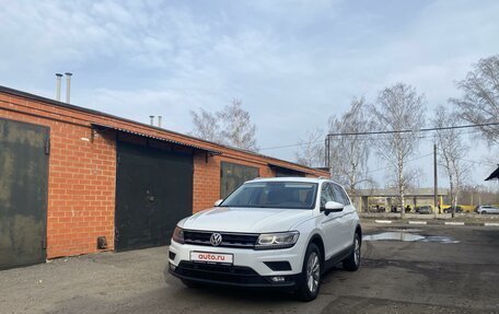 Volkswagen Tiguan II, 2018 год, 2 345 000 рублей, 2 фотография
