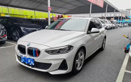 BMW 1 серия, 2021 год, 1 800 000 рублей, 3 фотография