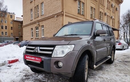 Mitsubishi Pajero IV, 2011 год, 2 390 000 рублей, 2 фотография