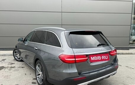 Mercedes-Benz E-Класс, 2019 год, 4 120 000 рублей, 3 фотография