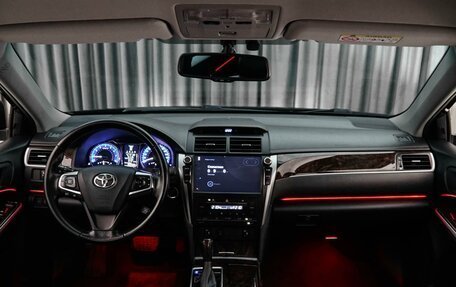 Toyota Camry, 2017 год, 2 999 000 рублей, 6 фотография