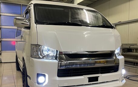 Toyota HiAce H200, 2016 год, 3 980 000 рублей, 3 фотография
