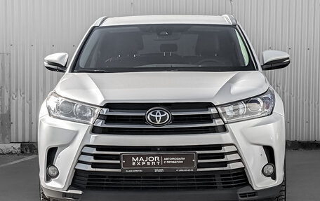 Toyota Highlander III, 2019 год, 4 640 000 рублей, 2 фотография