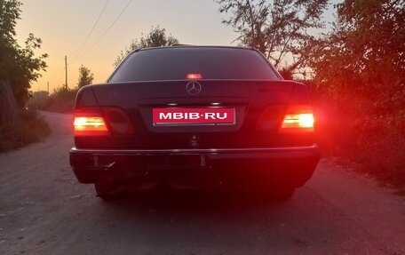 Mercedes-Benz E-Класс, 1997 год, 270 000 рублей, 1 фотография