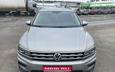 Volkswagen Tiguan II, 2017 год, 3 200 000 рублей, 3 фотография