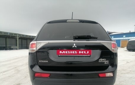 Mitsubishi Outlander III рестайлинг 3, 2012 год, 1 630 000 рублей, 4 фотография