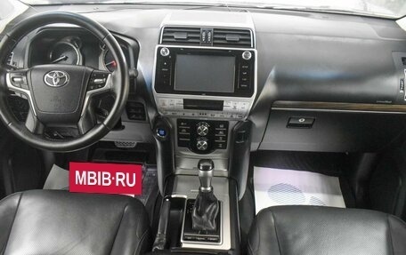 Toyota Land Cruiser Prado 150 рестайлинг 2, 2018 год, 5 100 000 рублей, 6 фотография