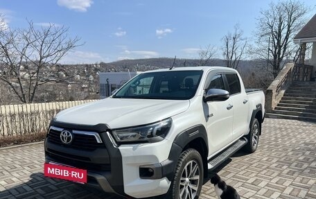 Toyota Hilux VIII, 2017 год, 4 450 000 рублей, 2 фотография