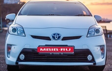 Toyota Prius, 2015 год, 1 490 000 рублей, 3 фотография