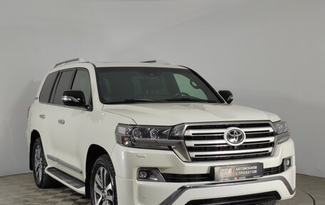 Toyota Land Cruiser 200, 2017 год, 6 299 000 рублей, 3 фотография