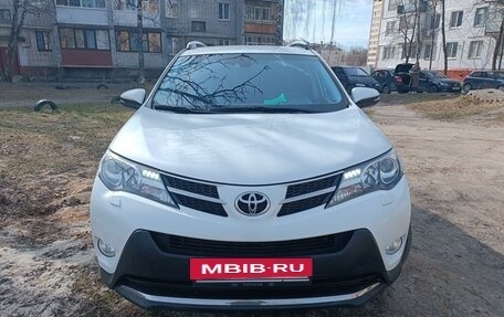 Toyota RAV4, 2013 год, 1 810 000 рублей, 2 фотография