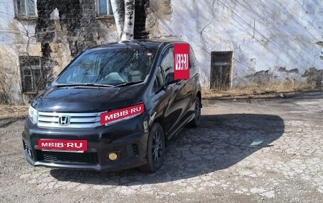 Honda Freed I, 2011 год, 1 050 000 рублей, 2 фотография