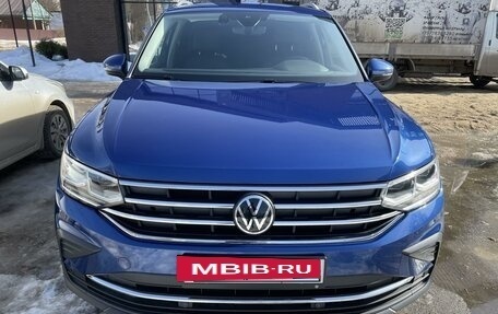 Volkswagen Tiguan II, 2021 год, 3 400 000 рублей, 2 фотография