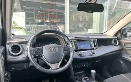 Toyota RAV4, 2019 год, 2 730 000 рублей, 6 фотография