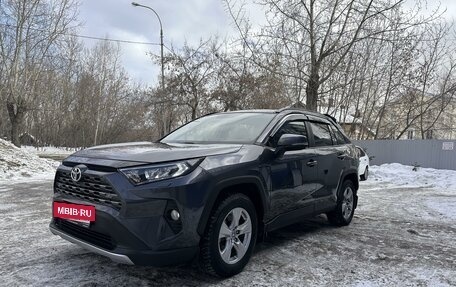 Toyota RAV4, 2019 год, 2 950 000 рублей, 2 фотография