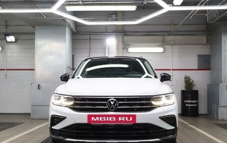 Volkswagen Tiguan II, 2021 год, 3 830 000 рублей, 3 фотография