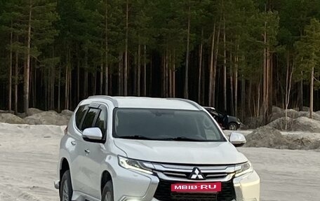Mitsubishi Pajero Sport III рестайлинг, 2018 год, 3 700 000 рублей, 3 фотография