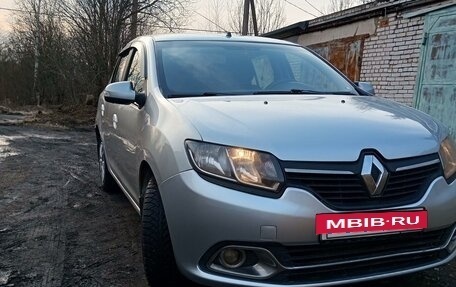 Renault Logan II, 2018 год, 690 000 рублей, 2 фотография