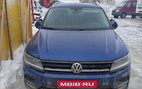 Volkswagen Tiguan II, 2018 год, 2 500 000 рублей, 3 фотография