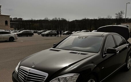 Mercedes-Benz S-Класс, 2011 год, 2 300 000 рублей, 1 фотография
