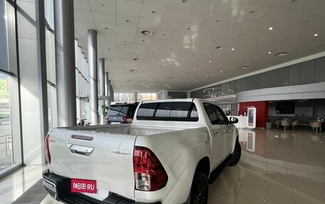 Toyota Hilux VIII, 2022 год, 7 500 000 рублей, 2 фотография