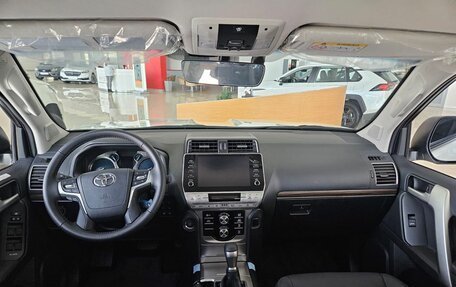 Toyota Land Cruiser Prado 150 рестайлинг 2, 2022 год, 9 400 000 рублей, 3 фотография