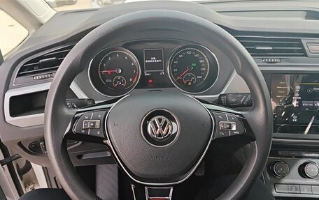 Volkswagen Touran III, 2021 год, 2 120 124 рублей, 3 фотография