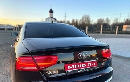 Audi A8, 2011 год, 1 690 000 рублей, 3 фотография