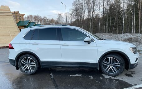Volkswagen Tiguan II, 2018 год, 2 799 000 рублей, 4 фотография