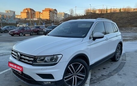 Volkswagen Tiguan II, 2018 год, 2 799 000 рублей, 2 фотография