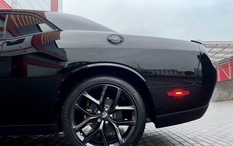 Dodge Challenger III рестайлинг 2, 2022 год, 4 500 000 рублей, 6 фотография