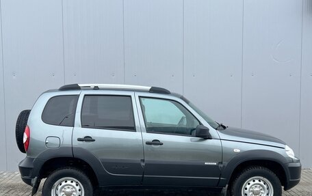 Chevrolet Niva I рестайлинг, 2017 год, 860 000 рублей, 4 фотография