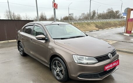 Volkswagen Jetta VI, 2011 год, 950 000 рублей, 2 фотография