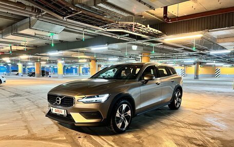 Volvo V60 Cross Country II, 2021 год, 4 295 000 рублей, 4 фотография