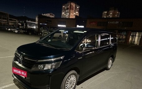 Toyota Voxy III, 2014 год, 1 600 000 рублей, 3 фотография