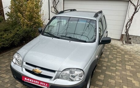 Chevrolet Niva I рестайлинг, 2018 год, 890 000 рублей, 2 фотография