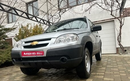 Chevrolet Niva I рестайлинг, 2018 год, 890 000 рублей, 3 фотография