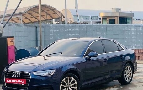 Audi A4, 2019 год, 2 150 000 рублей, 2 фотография