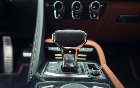 Audi R8, 2024 год, 27 000 000 рублей, 3 фотография