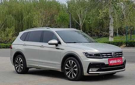 Volkswagen Tiguan II, 2021 год, 2 815 000 рублей, 3 фотография