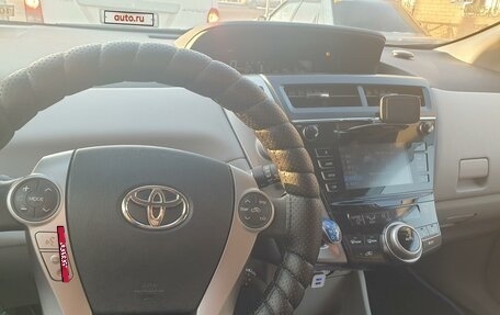 Toyota Prius v (+) I (ZVW40/41) рестайлинг, 2016 год, 1 800 000 рублей, 2 фотография