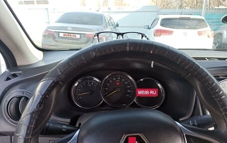 Renault Logan II, 2018 год, 610 000 рублей, 2 фотография