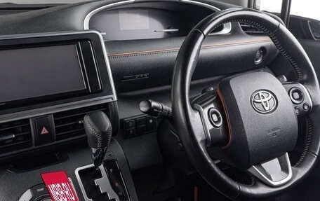 Toyota Sienta II, 2020 год, 1 799 000 рублей, 7 фотография