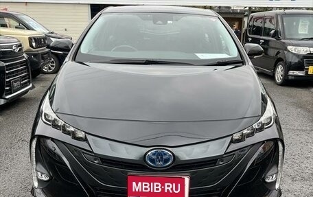 Toyota Prius IV XW50, 2021 год, 1 950 000 рублей, 2 фотография